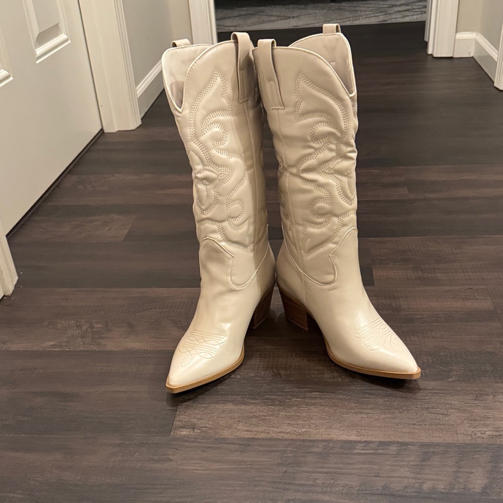 BAMBOO Cream Heeled Cowboy Boots